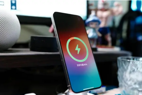 惠东苹果15换屏服务分享用什么充电器给iPhone15充电更好 